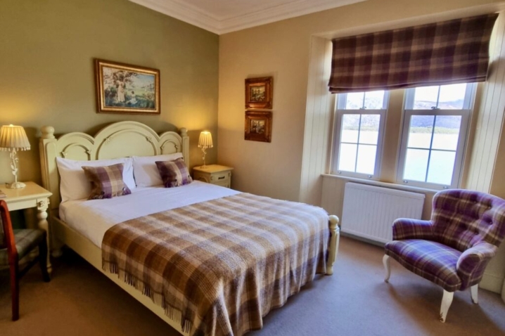 King Size Loch View Bedroom